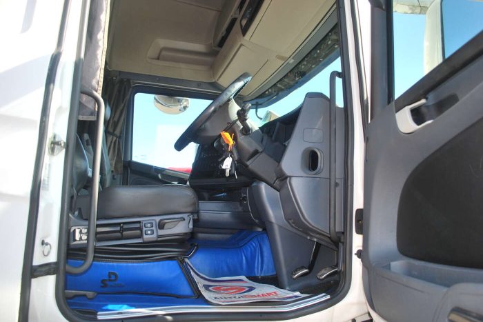 CAB24C1F-377B-4A85-8F32-E2A652D4AA47