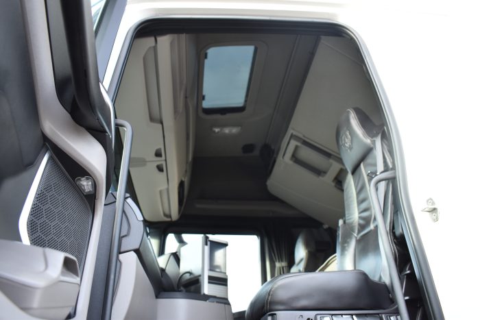 2E7EDFED-DC09-45AB-8128-BF0473B80B1E