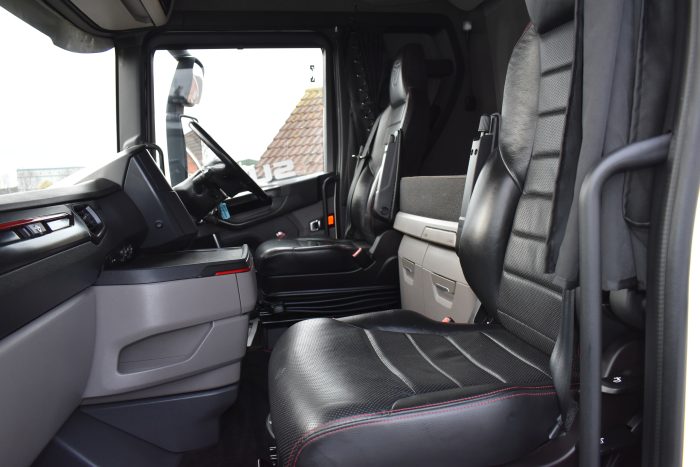 6E4C5340-ED86-4F89-B32F-9D9E69369943