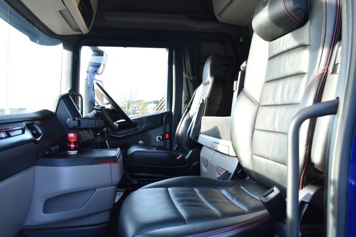 B633C4E6-A81D-4514-8420-83A529E5AD89