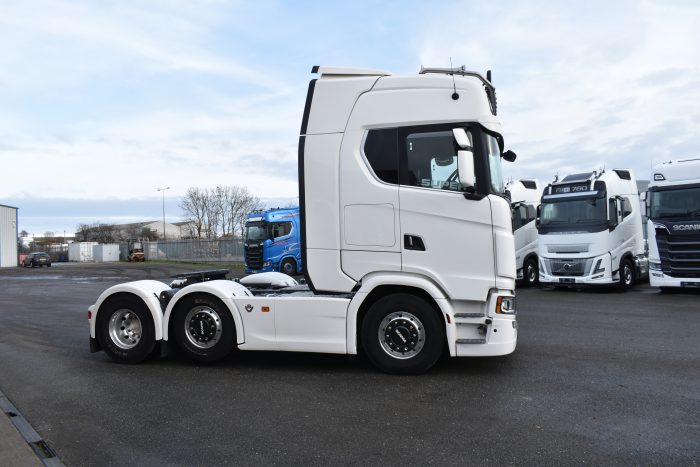 E4AD9D8C-DC6F-4174-880F-643CACE7985F