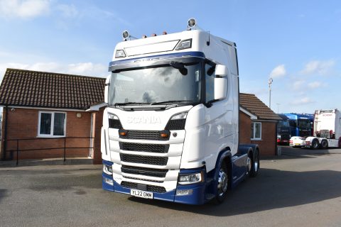 ACB78FBF-0775-43D6-932F-F2FAF640D328